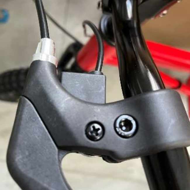 6-The-brakes-are-equipped-with-electronic-power-off